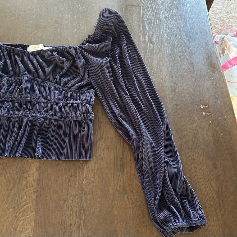 ASTR Ziva plisse midnight navy blue long sleeve puff sleeve blouse - Picture 13 of 14